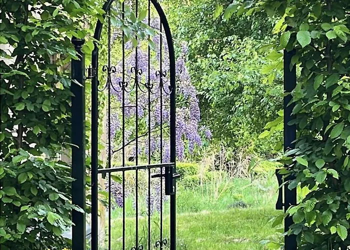 Arboris - Retreat Into The Open Villa *